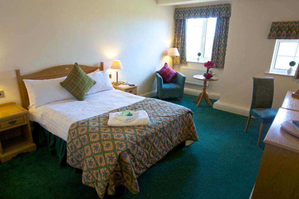 Hunters Lodge Hotel Крю Стая снимка