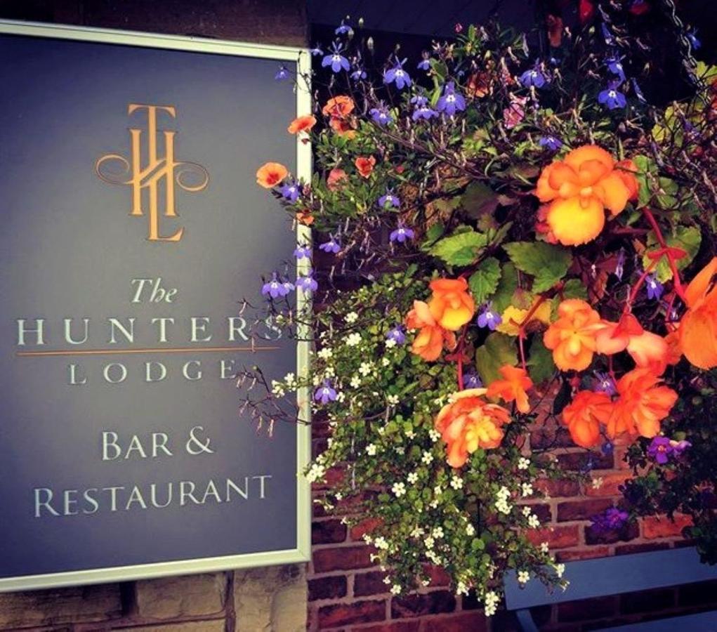 Hunters Lodge Hotel Крю Екстериор снимка